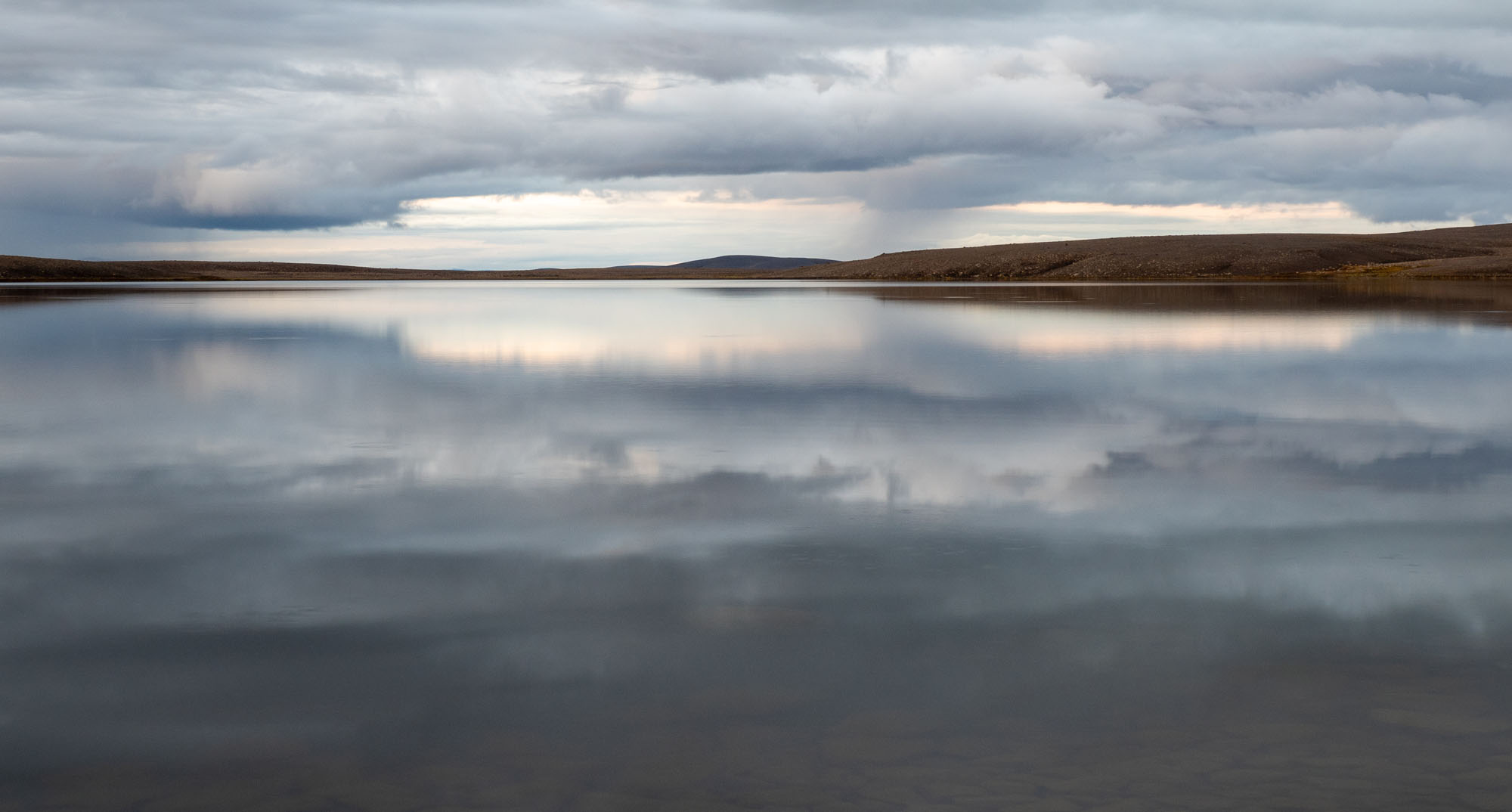 Meditativ sø, Island - Meditative lake in Iceland